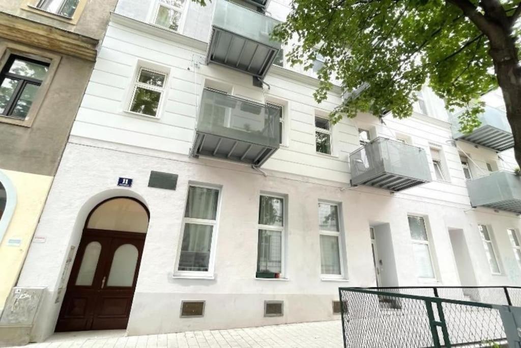 Modern Living In City Center - Fully Equipped Wien Eksteriør bilde